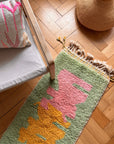 Berber-Teppich – Bariq von THE DANISH GIRL INTERIOR aus Schurwolle, rosa-gelb gemustert, 0,60 x 1,10 m.