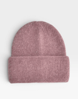 LEY! Wollmütze „Saha“ in Rosa: Unisex-Rippstrick-Beanie mit breiter, gefalteter Krempe – vielseitig kombinierbar.