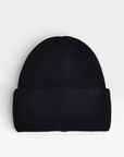 Die LEY! Wollmütze „Saha“ in Schwarz ist eine schlichte, schwarze Unisex-Mütze mit umgeschlagenem Rand von LEY!.
