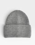LEY! Wollmütze „Saha“ in Beige, Unisex-Mütze aus Rippstrick mit umgeschlagenem Rand, von LEY! auf weißem Hintergrund.