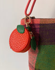 LEY! Schlüsselanhänger - Etui - Orange: Mini Kunstleder Münztasche wie eine Orange, mit Reißverschluss, am Beutel.