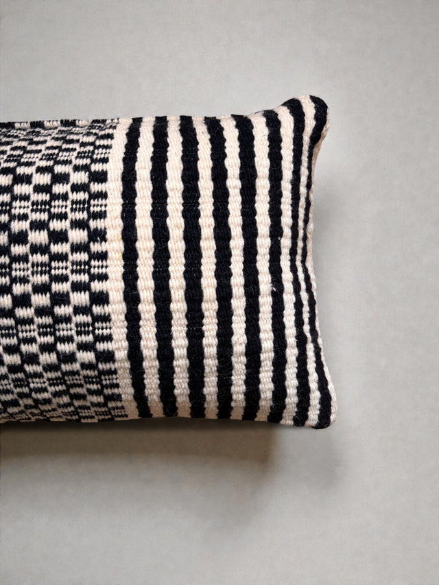 Heritage Line Kissen - schwarz - 40 x 60 cm