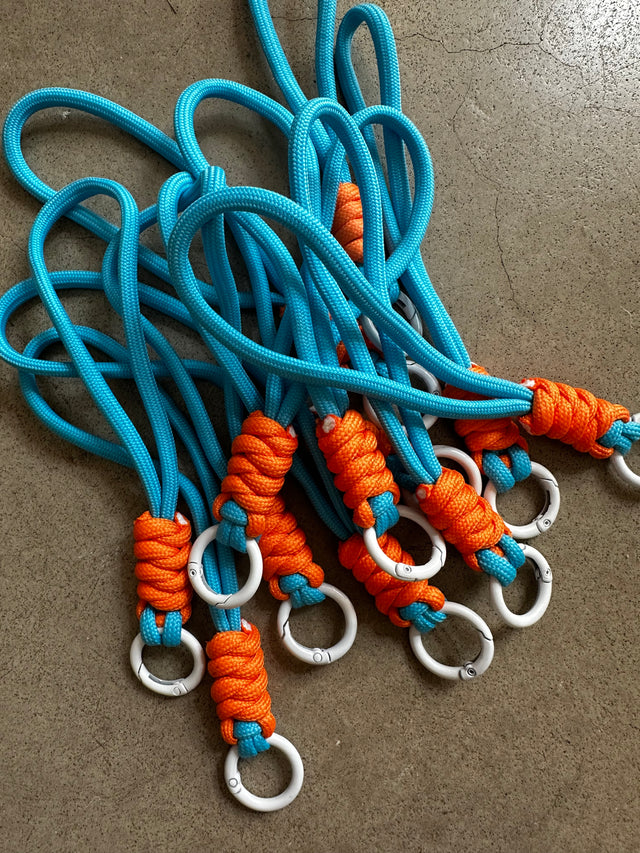Anhänger - orange-blau
