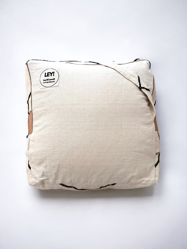 Rückseite Bodenkissen mit Griff und Logo Patch