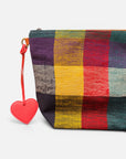 Farbenfroher Beutel mit Karomuster und LEY! Taschenanhänger – Love Loop – Rosa auf weißem Hintergrund.