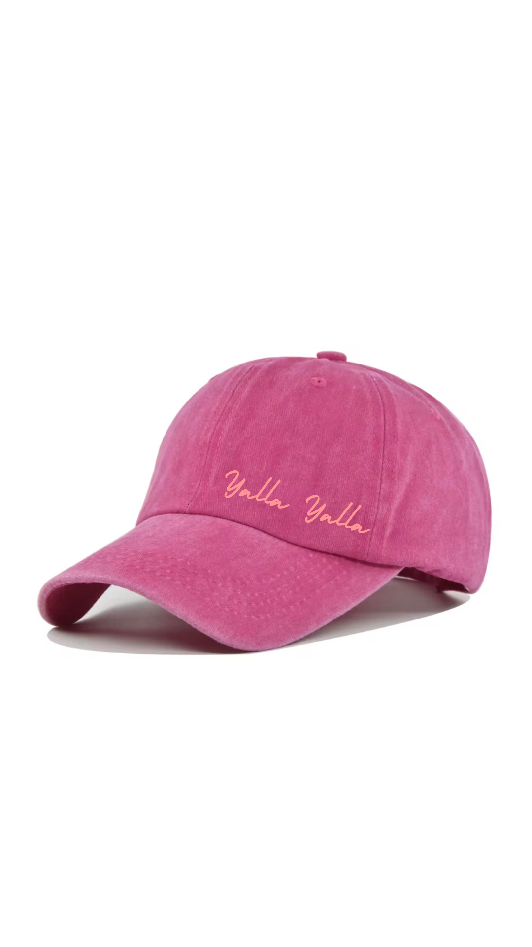 Die LEY! „Yalla Yalla“-Kappe in Lila ist ein Unisex-Modell im Vintage-Stil mit gelber Schriftstickerei und verstellbarer Passform.
