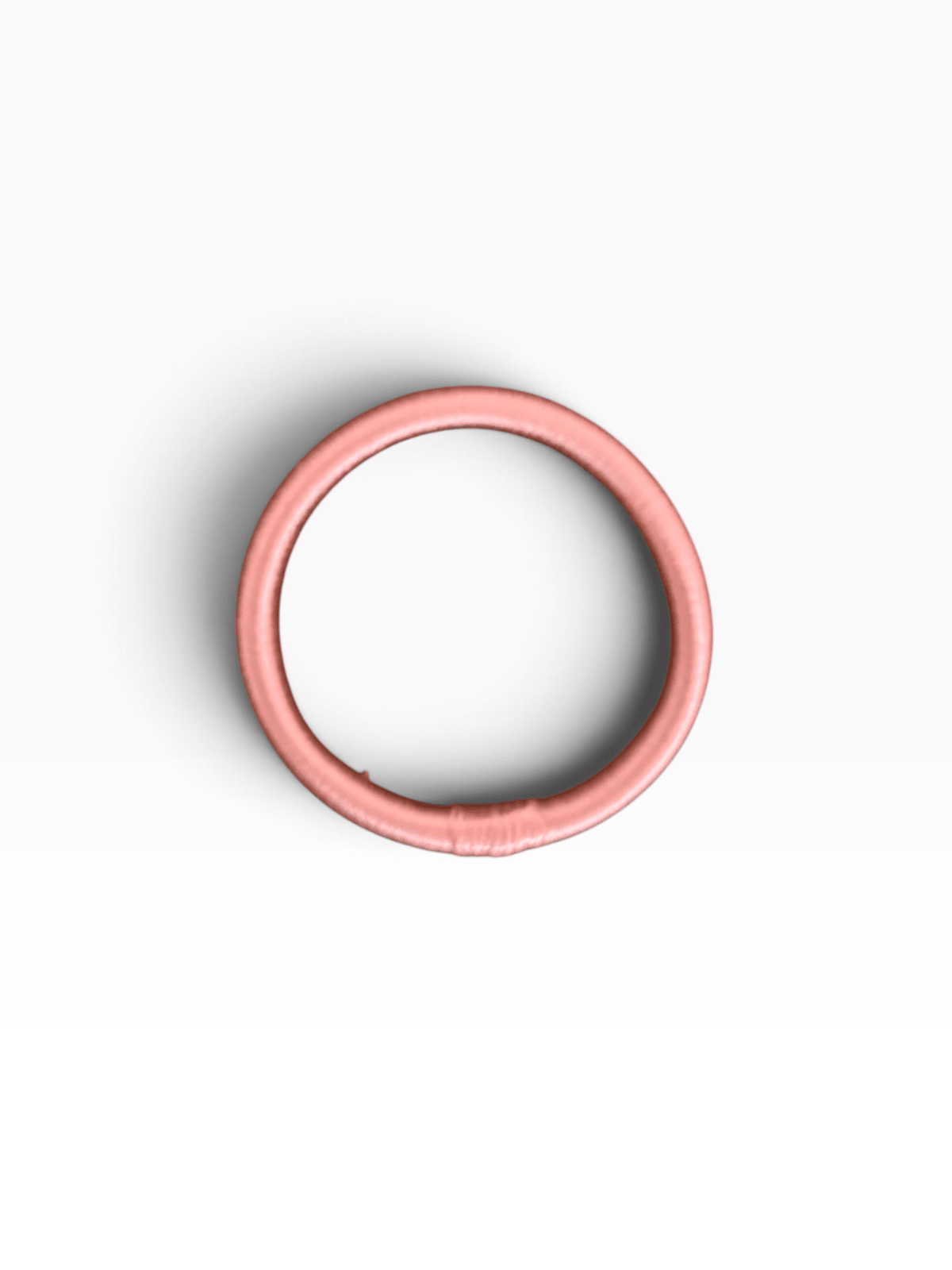 Der Armreif „Minama“ von LEY! in Rosa-Pink setzt einen eleganten Akzent – ideal für den minimalistischen Look.