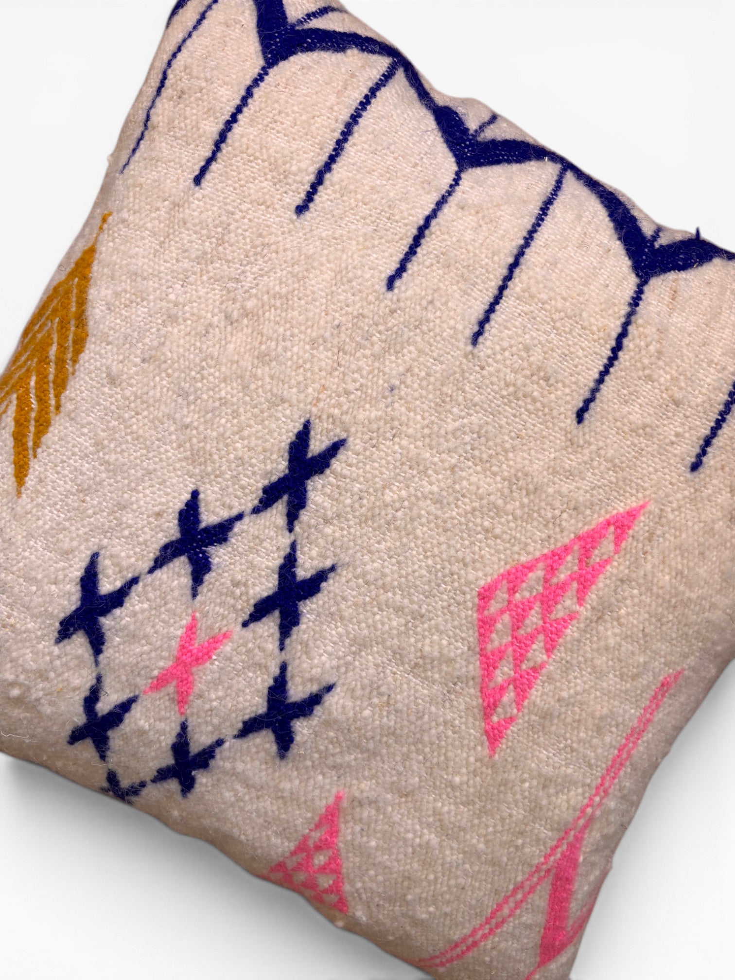 LEY! Kissen - Colorful Line, 50x50 cm, handgefertigt aus Schurwolle mit buntem geometrischem Muster von LEY!.