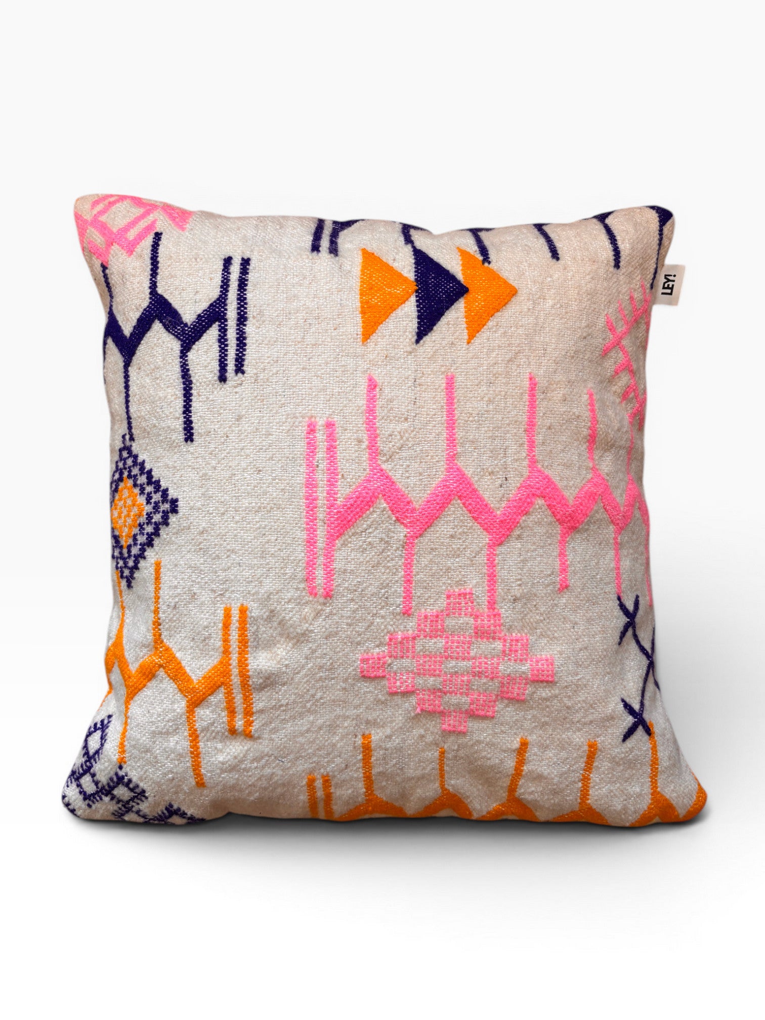 LEY! Kissen - Colorful Line, 60x60 cm, bunte Wolle mit geometrischen Mustern in Pink, Orange &amp; Navy auf Weiß.