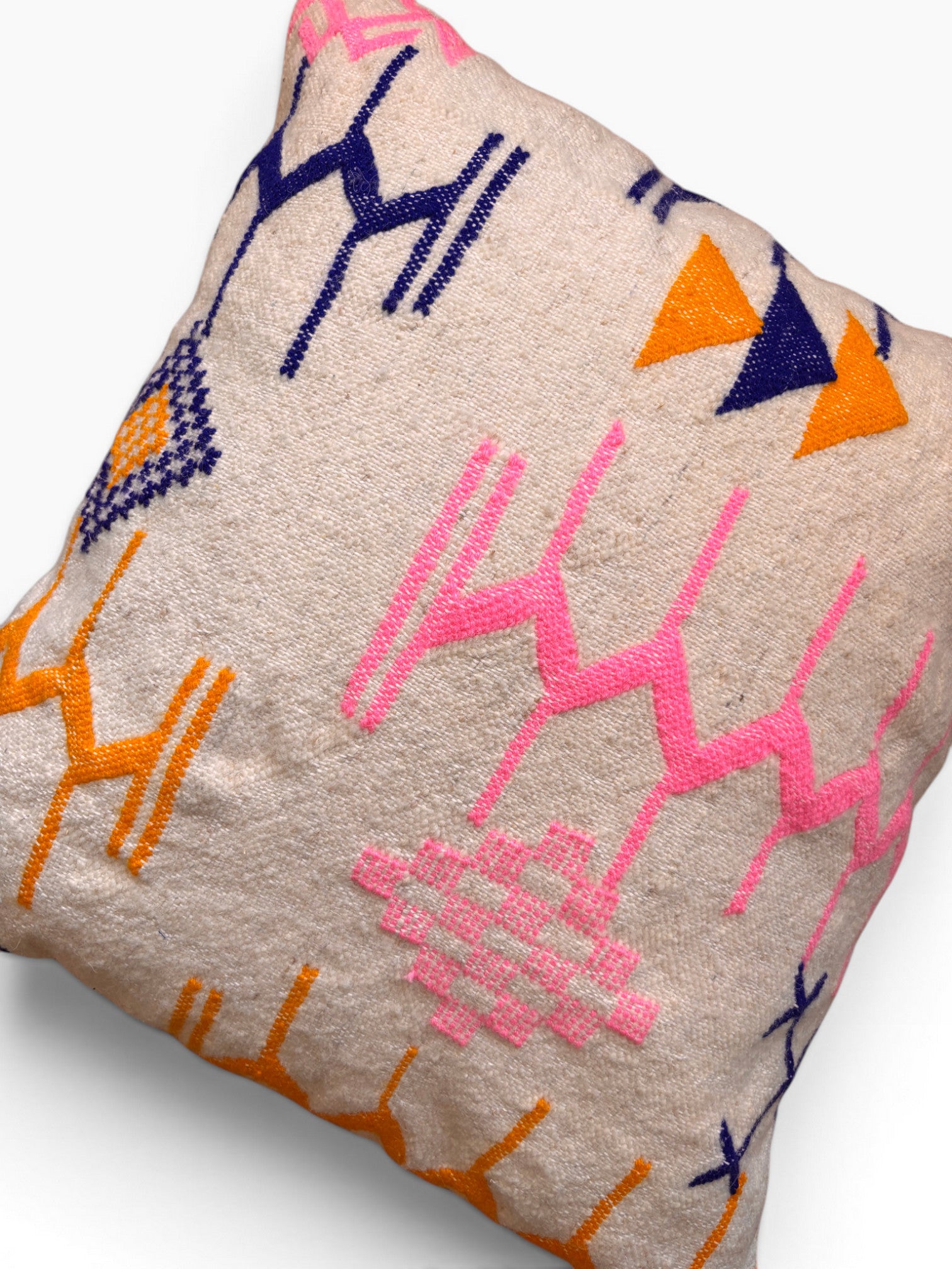 LEY! Kissen - Colorful Line 60x60 cm, beige mit pink, blau &amp; orange Geometrie, handgefertigt von LEY!.