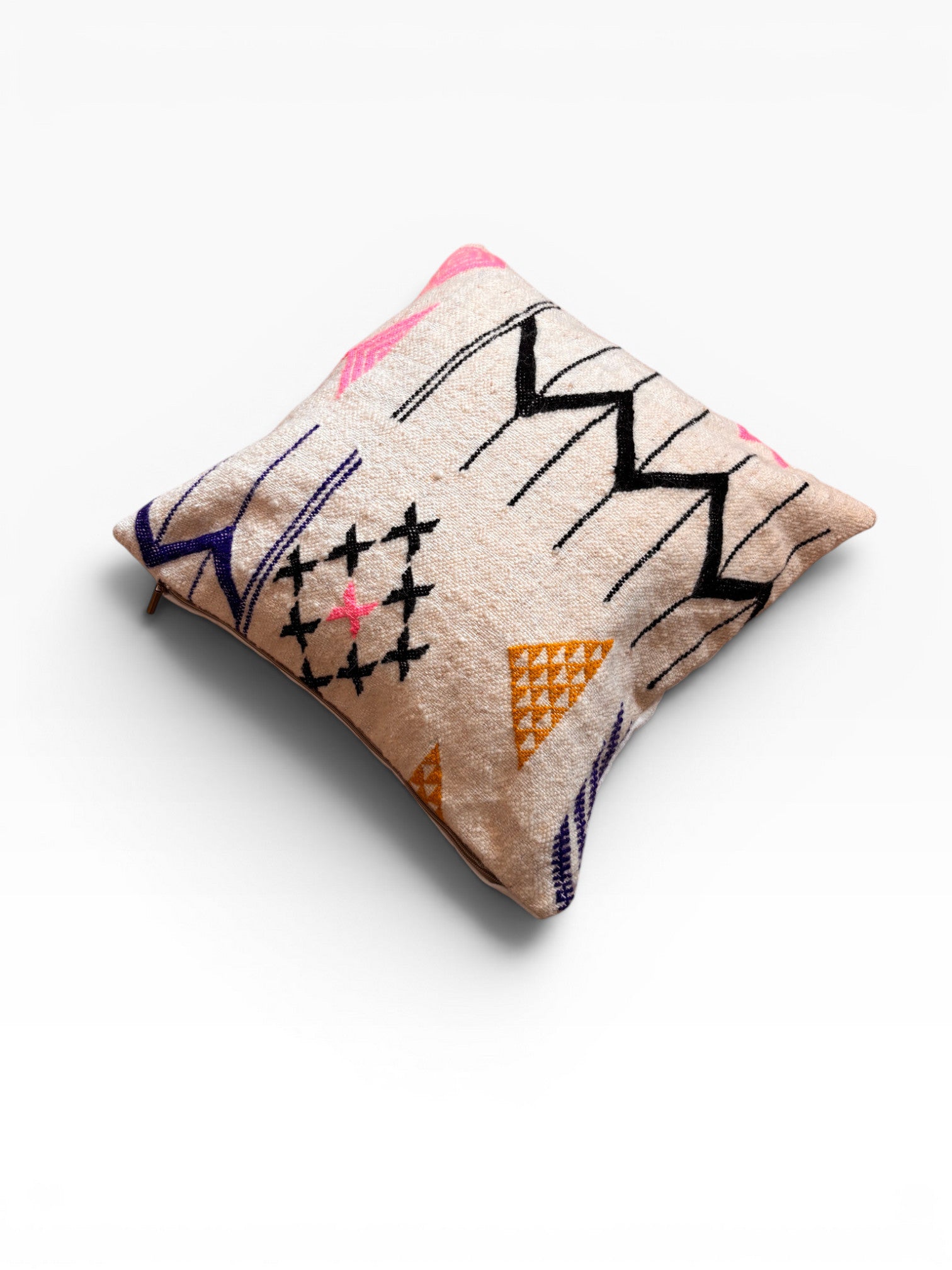 LEY! Kissen - Colorful Line 50x50, handgefertigt mit abstrakten, bunten Linienmustern von LEY!.