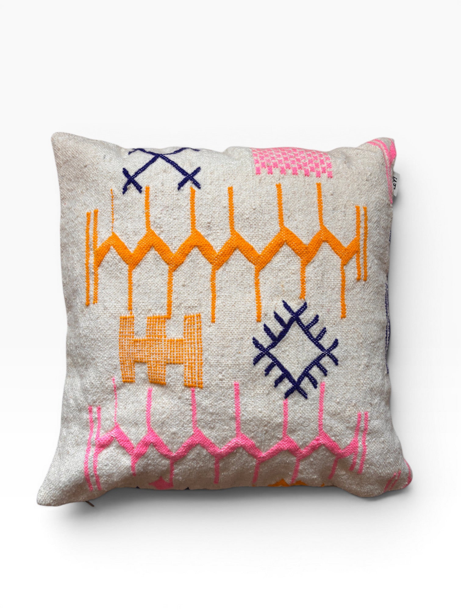 LEY! Kissen - Colorful Line - 60 x 60 cm mit cremefarbener Schurwolle, geometrischer Stickerei in Pink, Orange und Blau.