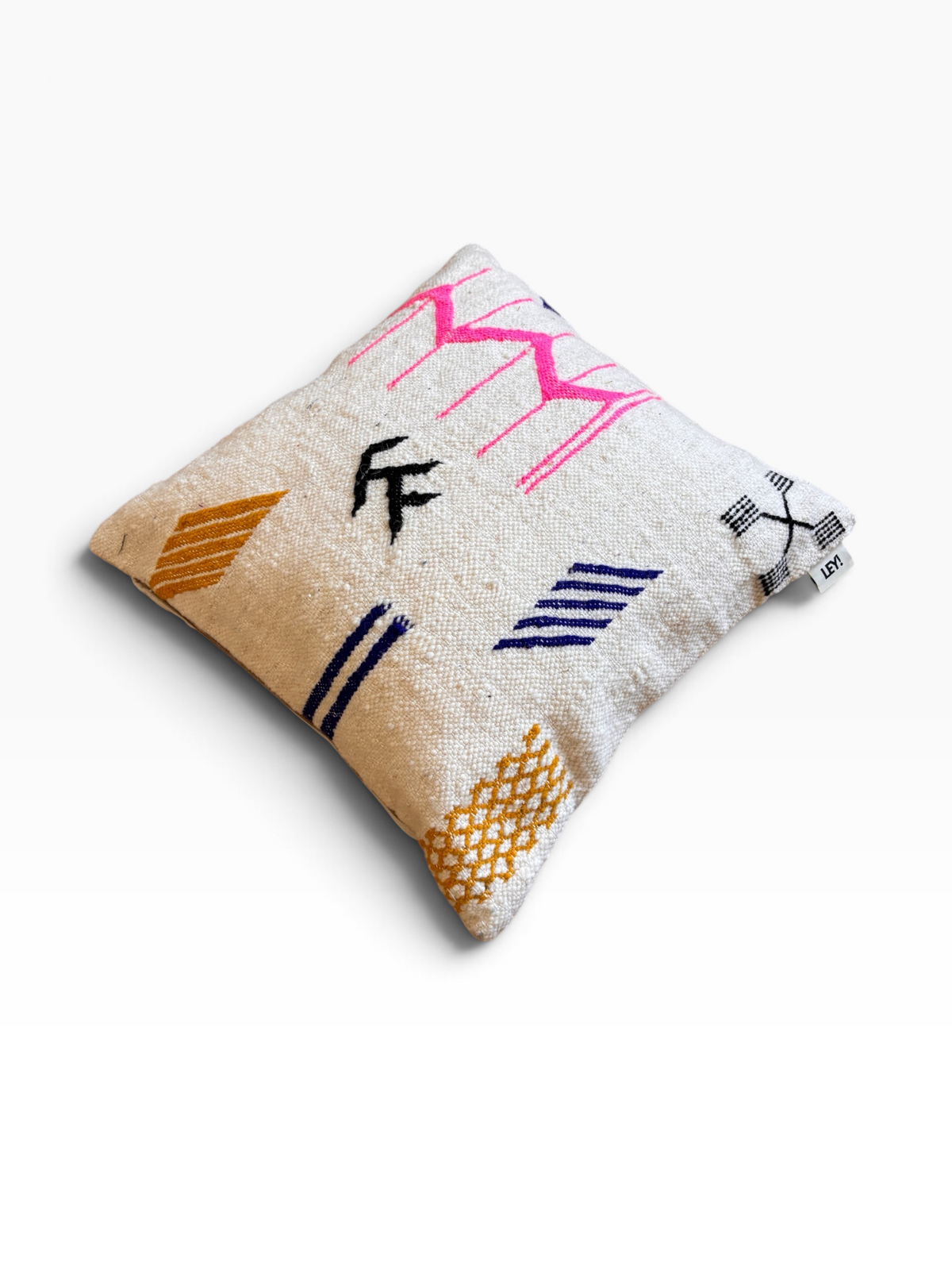 LEY! Kissen – Colorful Line, 50 × 50 cm, bunte Linienmuster auf Beige von LEY!, handgefertigt aus Schurwolle.