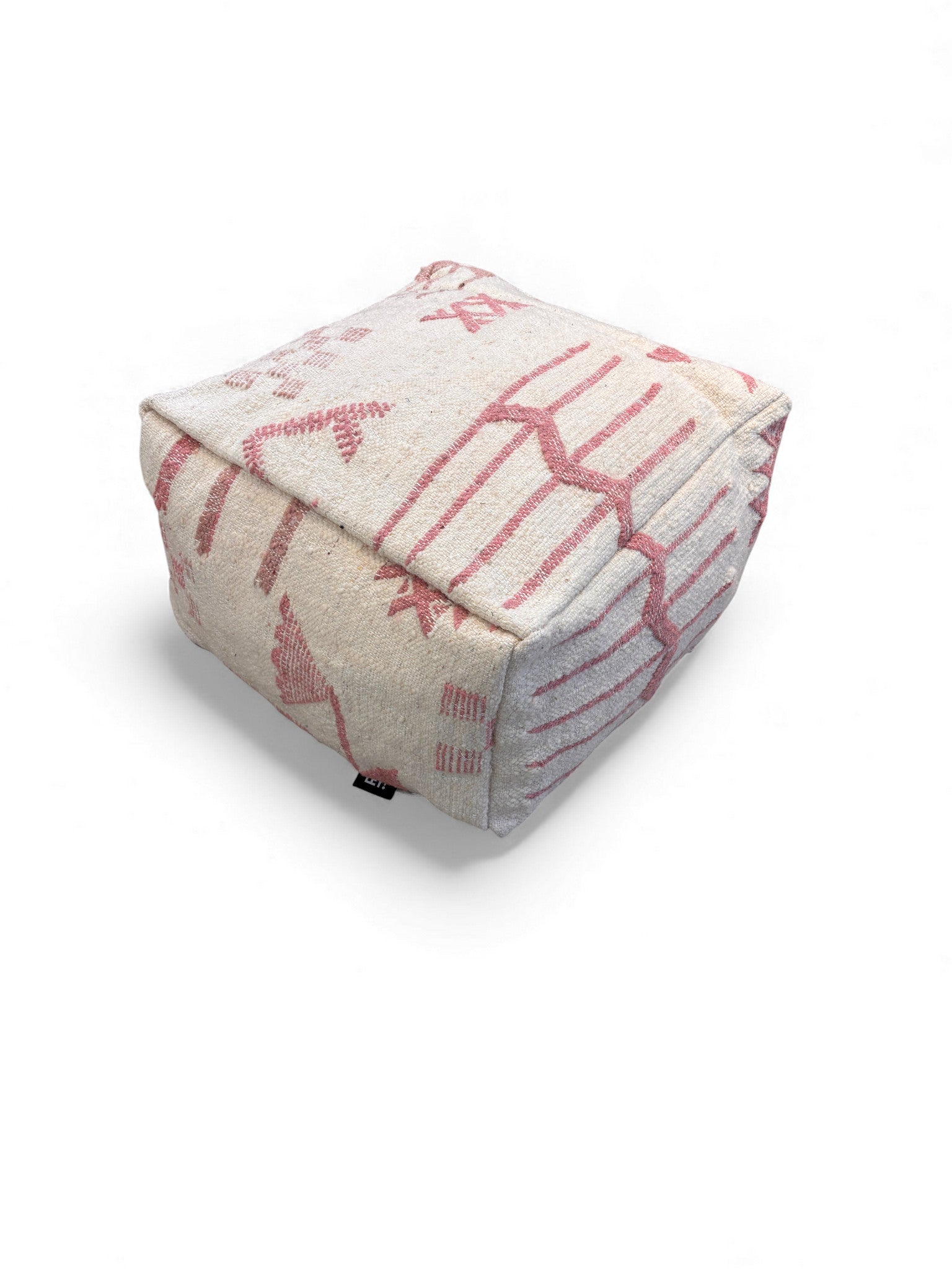 Das kleine Bodenkissen "Classic Line - Mila Pale" von LEY! ist beige, handgefertigt aus Schurwolle und zeigt pinke geometrische sowie abstrakte Muster auf weißem Hintergrund.