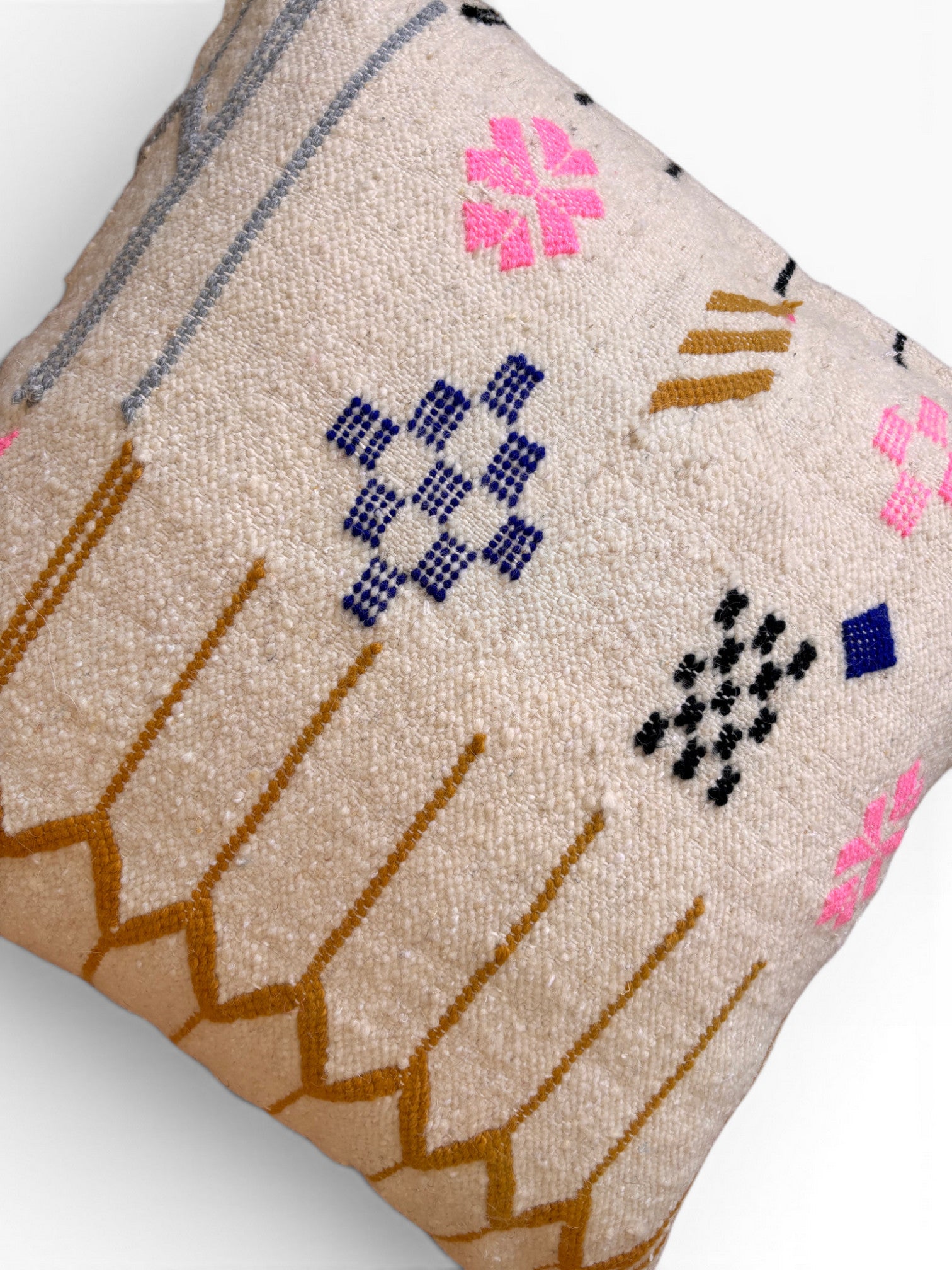 LEY! Kissen - Colorful Line, 60x60 cm, handgefertigt, geometrische Muster in Pink, Blau, Schwarz &amp; Gelb.