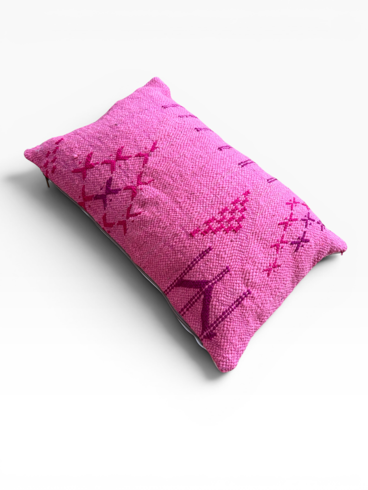 LEY! Kissen – Colorful Line PINK EDITION (30 x 50), geometrisches Muster in Rosa und Lila auf weißem Hintergrund.