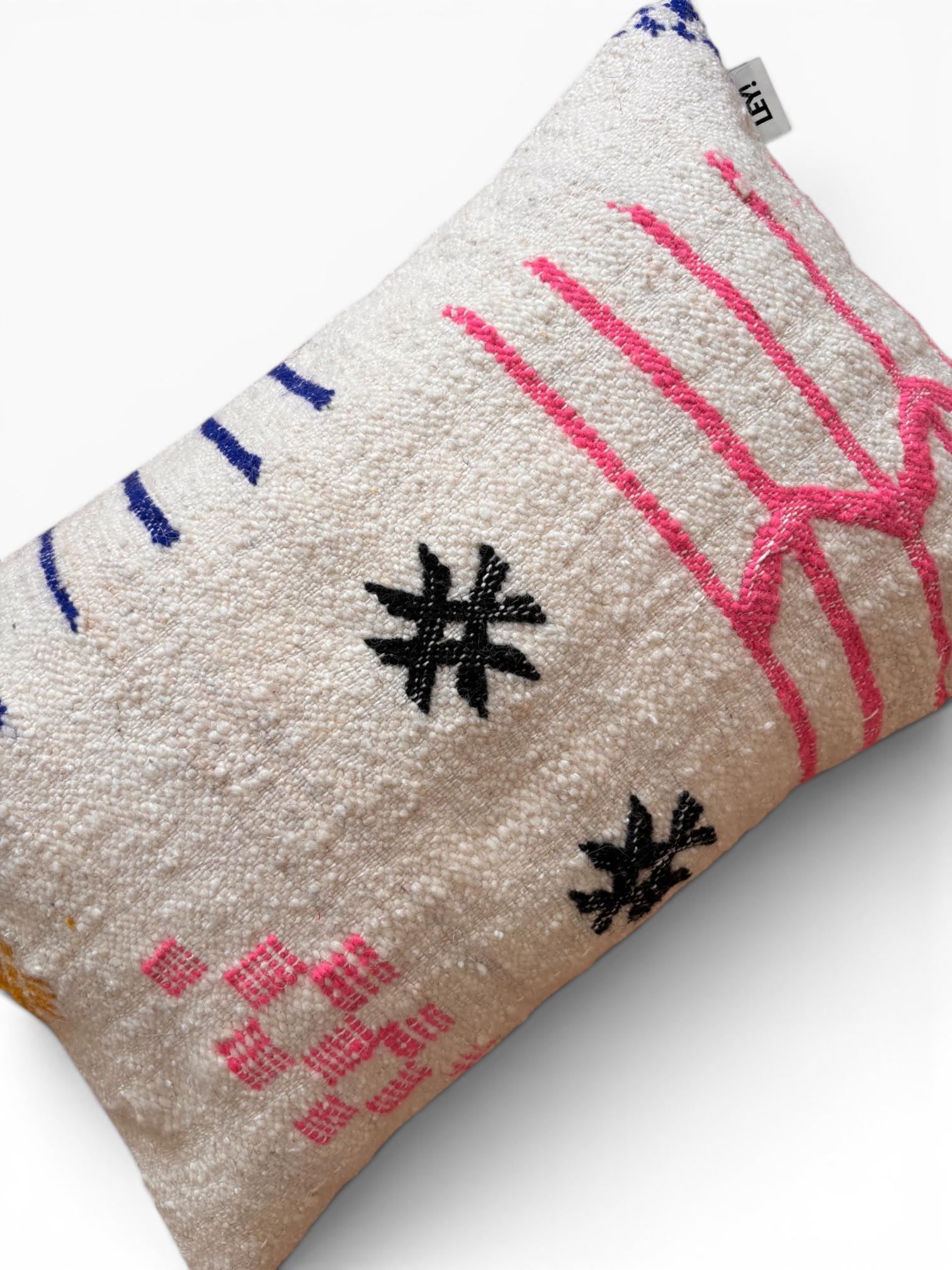 Das LEY! Kissen – Colorful Line (40 x 60) besticht durch lebhafte, abstrakte Linien und verleiht jedem Raum einen künstlerischen Touch.