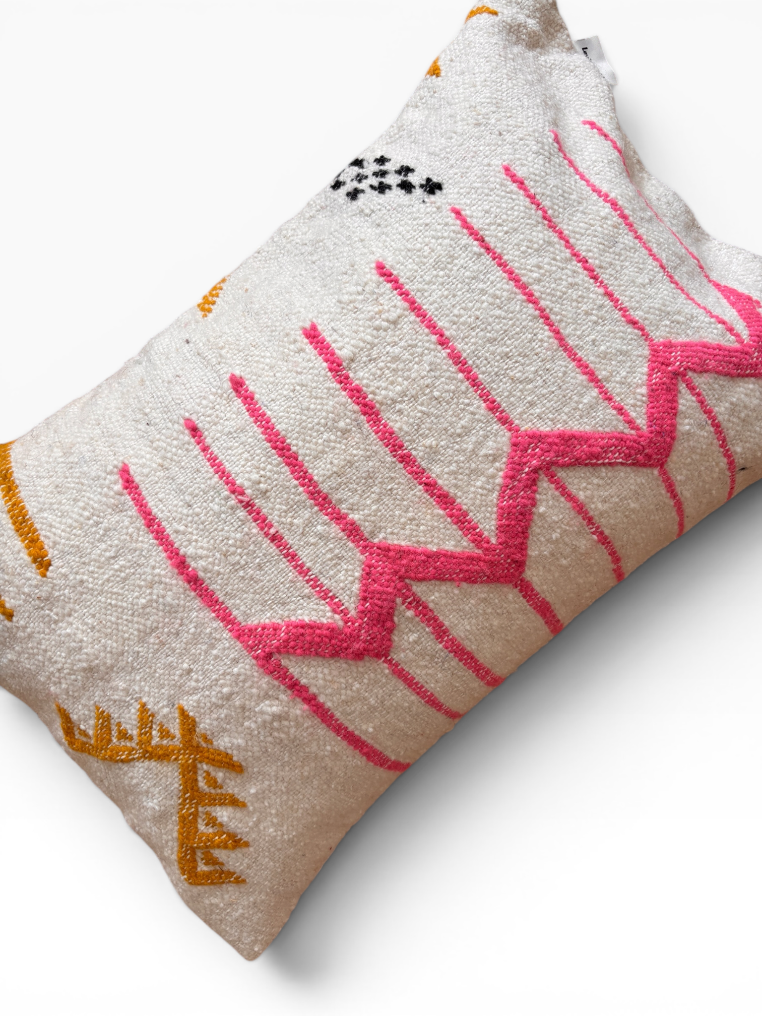 LEY! Kissen – Colorful Line 40x60: Buntes Kissen mit pinkfarbenen Zickzackmustern, gelben Formen und schwarzen Punkten.
