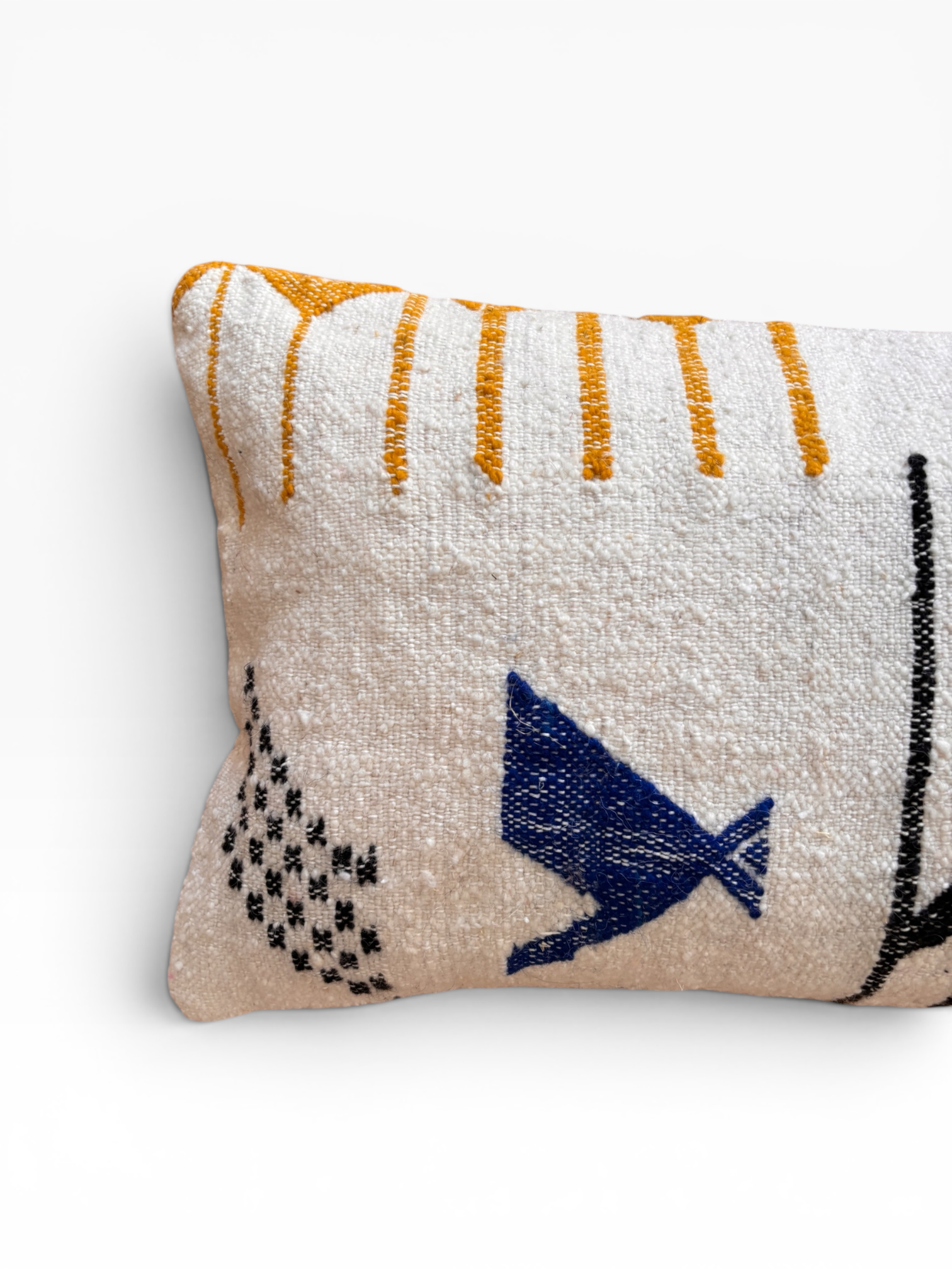 Das LEY! Kissen – Colorful Line – 40 x 60 von LEY! besticht durch gelbe Streifen, blaue Formen und schwarze Punkte in einem modernen Design.