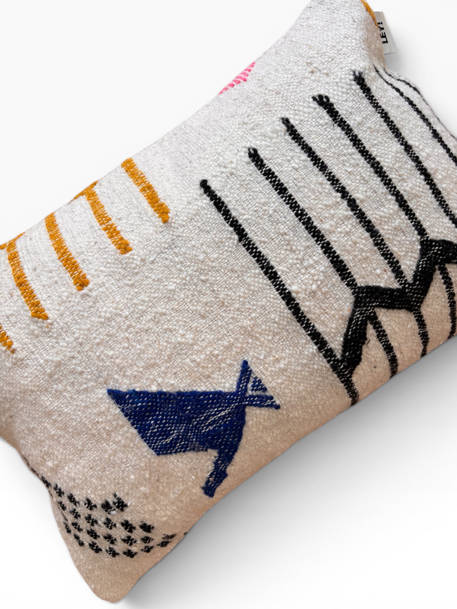 Das LEY! Kissen – Colorful Line 40x60 besticht durch abstrakte geometrische Muster auf weißem, strukturiertem Stoff.