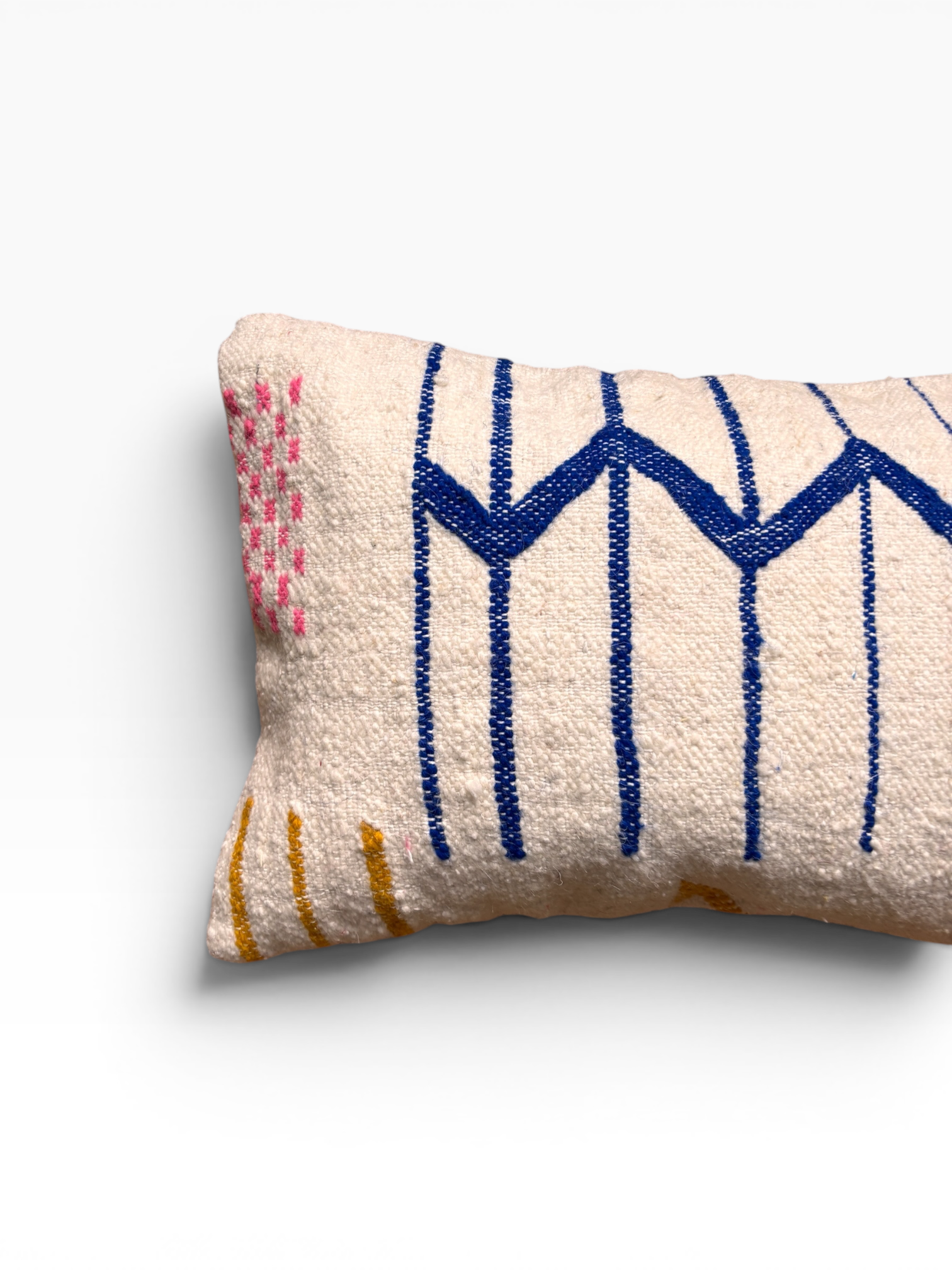 LEY! Kissen – Colorful Line 40x60: Rechteckiges Kissen im Marrakesch-Stil mit Zickzackmuster und Punkten, handgefertigt von LEY!.