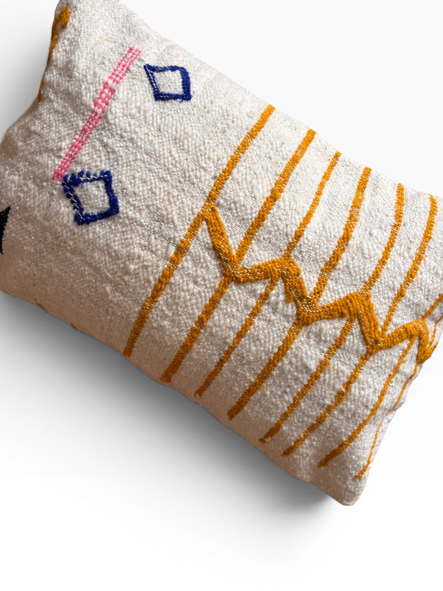 LEY! Kissen – Colorful Line: 40 x 60 cm aus Schurwolle, bunt bestickt auf cremefarbenem Stoff von LEY!.