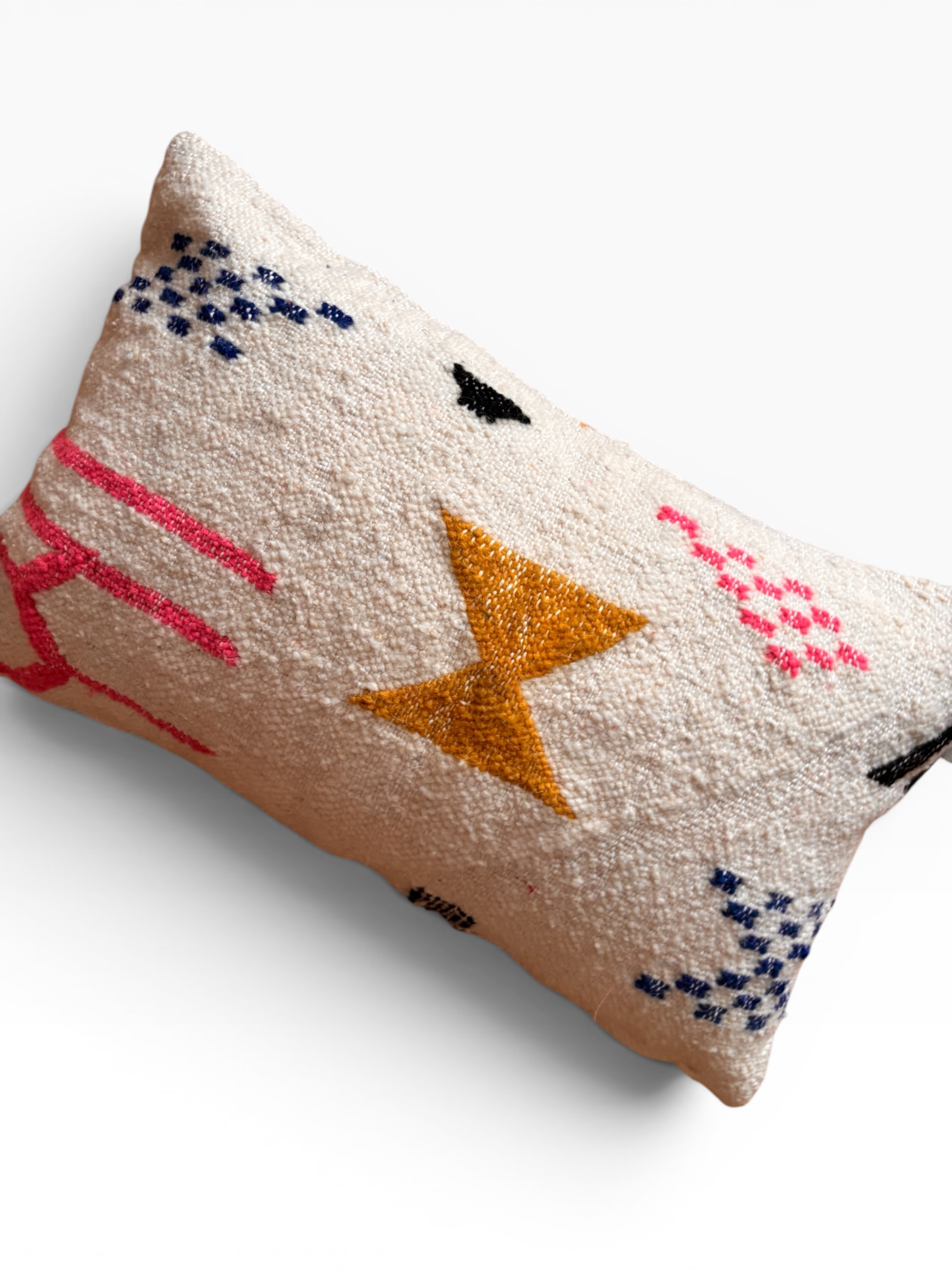 LEY! Kissen – Colorful Line 30x50 von LEY! aus Schurwolle mit buntem Linienmuster, handgefertigt in Marrakesch.