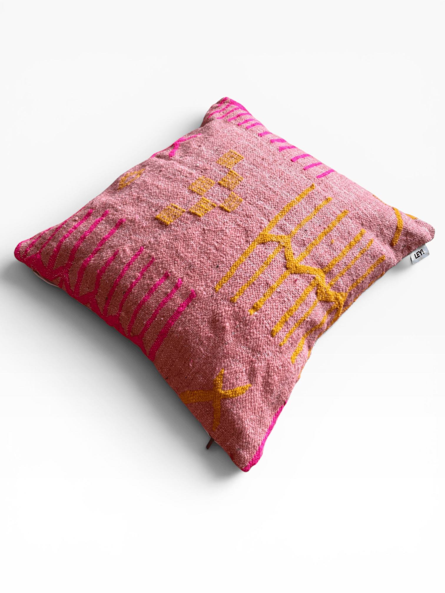 LEY! Kissen – Colorful Line Terracotta Edition, 60 x 60 cm, rosa Schurwolle mit gelben und rosa Mustern, handgefertigt.