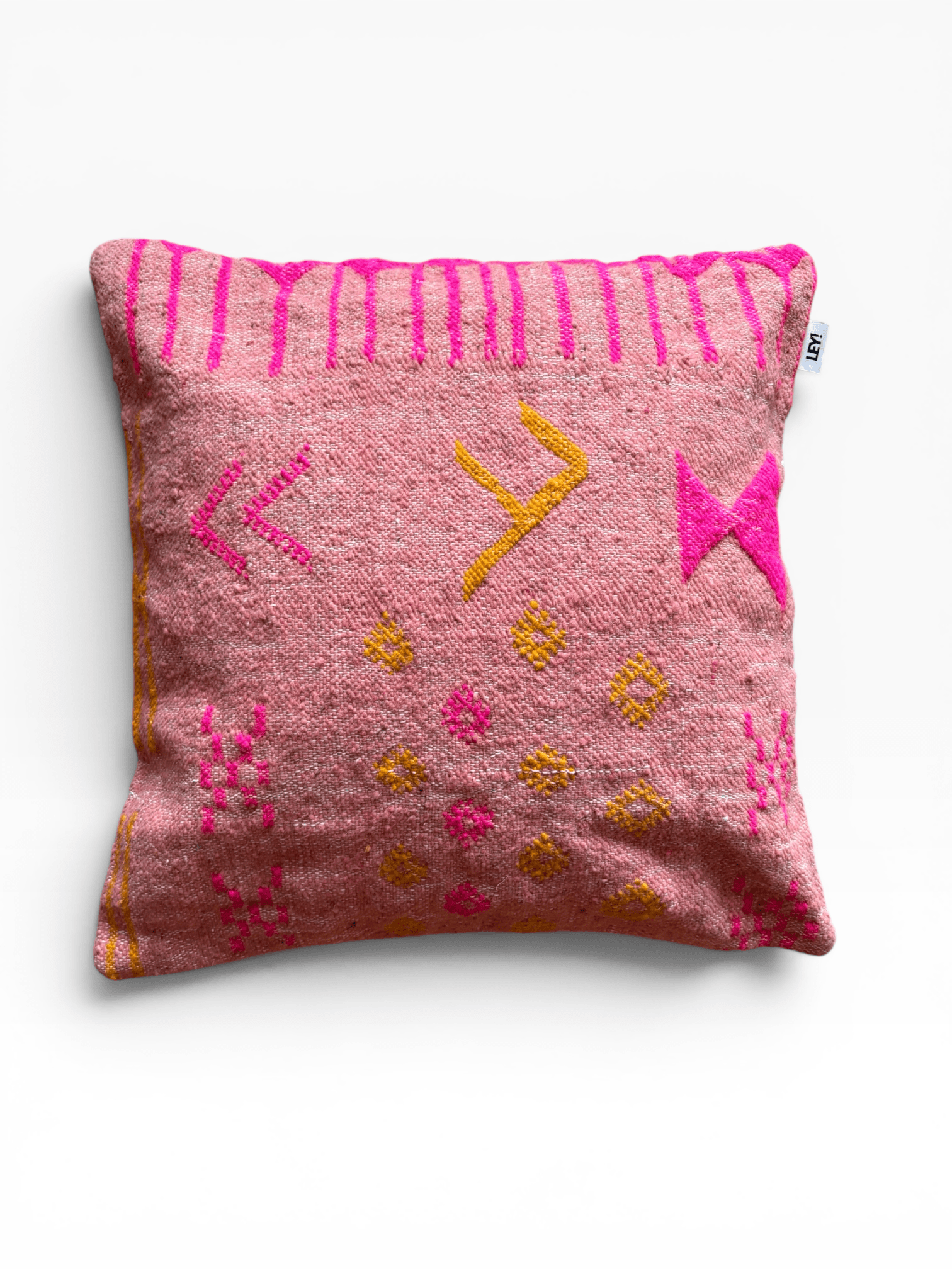 LEY! Kissen – Colorful Line – Terracotta Edition, 60 x 60 cm, quadratischer rosa Bezug mit geometrischen Mustern in Gelb und Magenta.