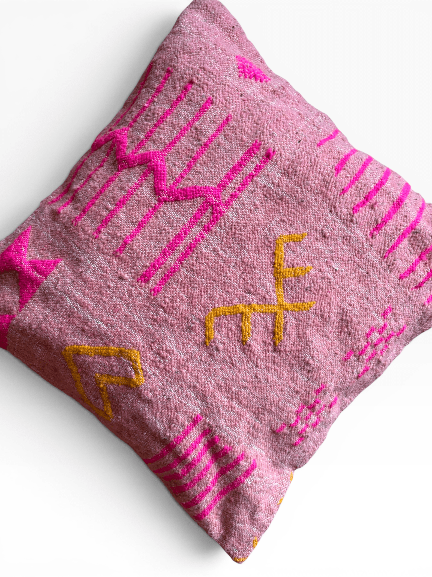 LEY! Kissen – Colorful Line Pink Edition 60 x 60, mit gelben und magentafarbenen Mustern auf weißem Hintergrund. Marke: LEY!.