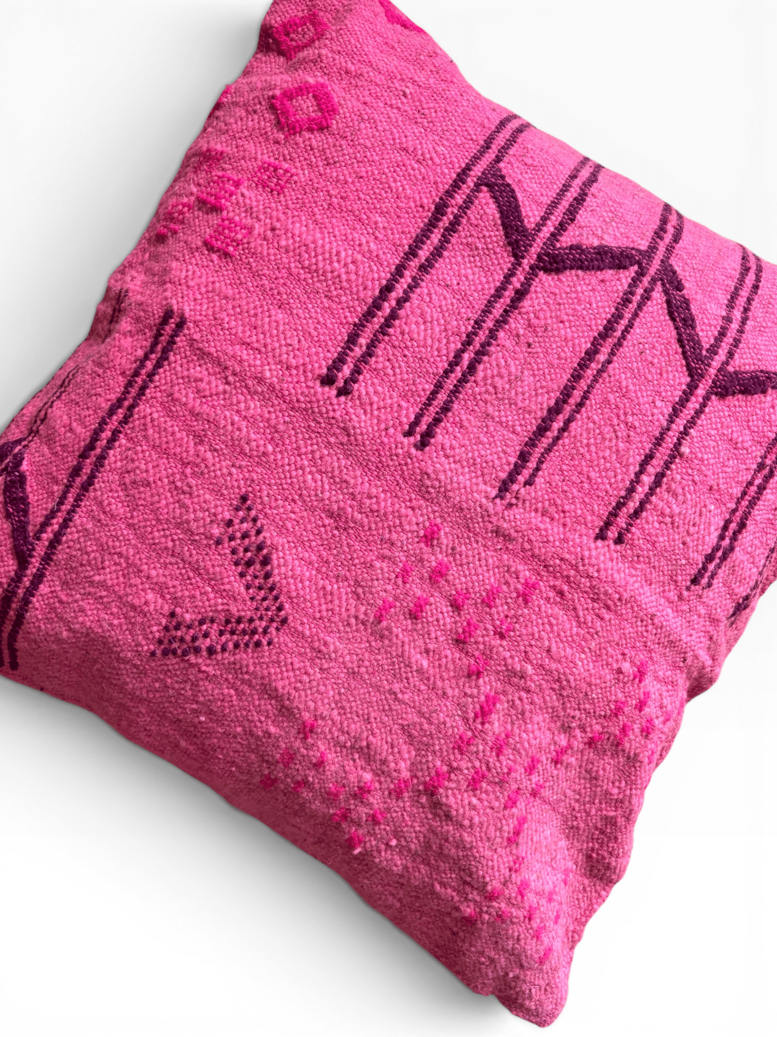 LEY! Kissen – Colorful Line – Pink Edition, 50 x 50 cm, geometrische Muster in Rosa und Lila auf weißem Hintergrund, von LEY!.