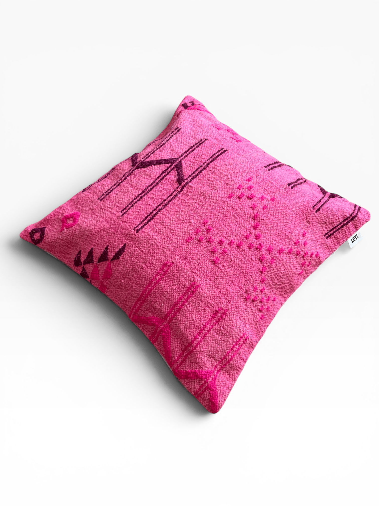 LEY! Kissen – Colorful Line Pink Edition, 50 x 50 cm, abstraktes rosa-lila Muster auf weißem Hintergrund von LEY!.
