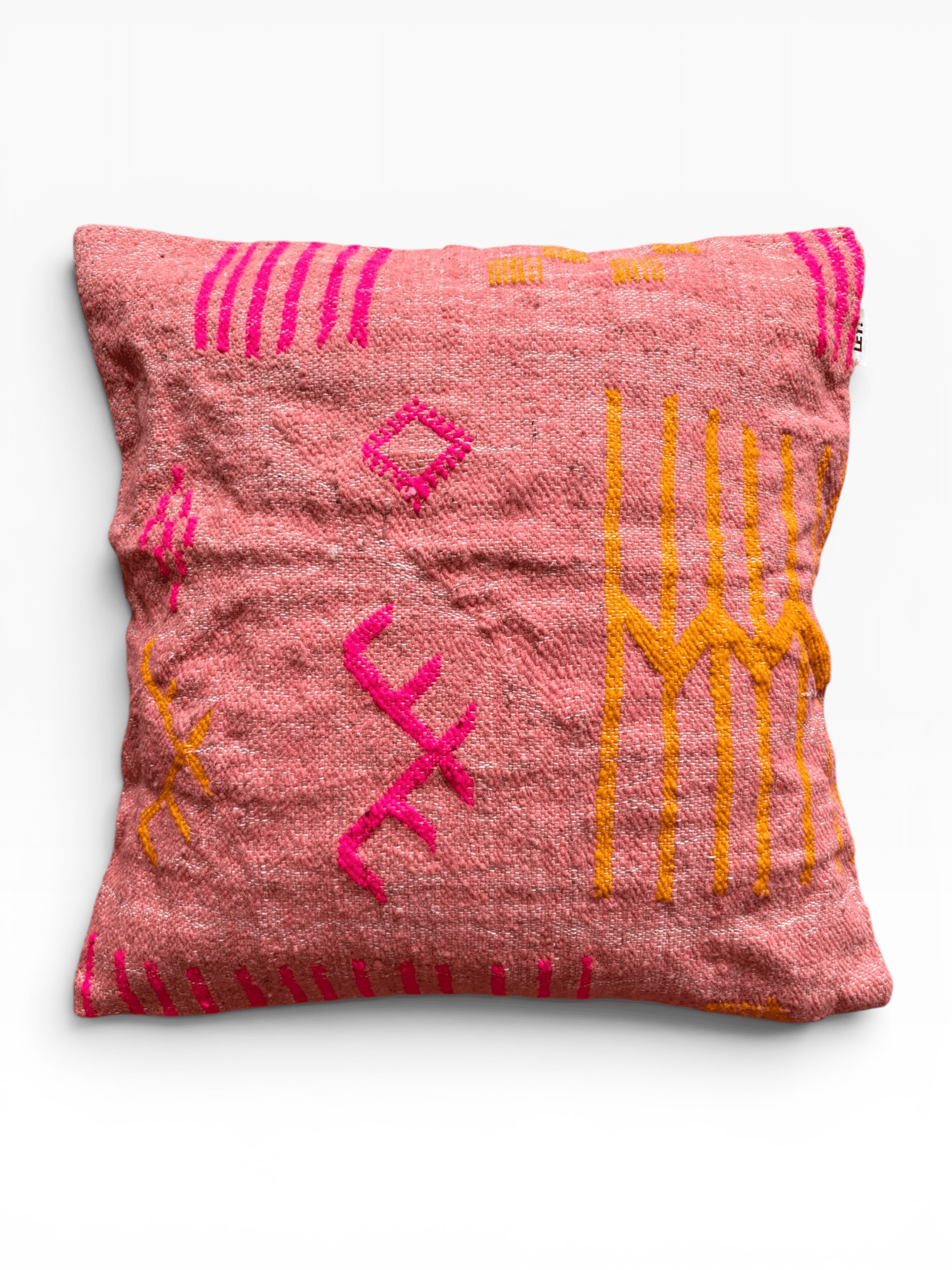 LEY! Kissen – Colorful Line, Terracotta-Edition, 50 x 50 cm von LEY! mit geometrischen Mustern auf weißem Hintergrund.