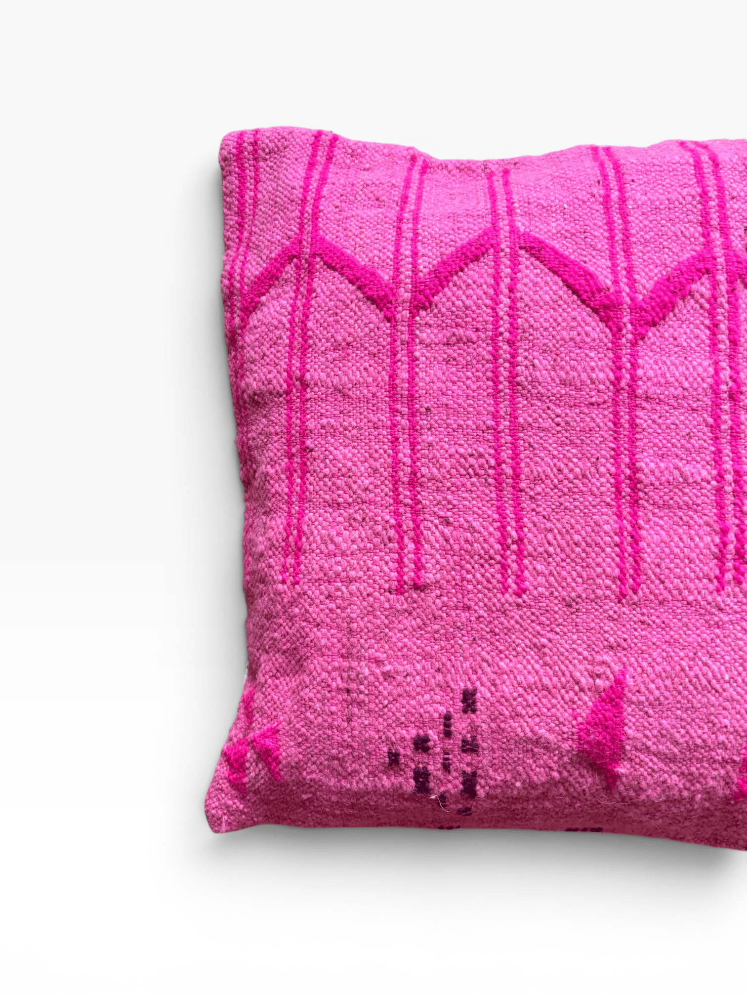LEY! Kissen – Colorful Line Pink Edition 50x50, geometrisch inspiriert, teilweise im Bild zu sehen.