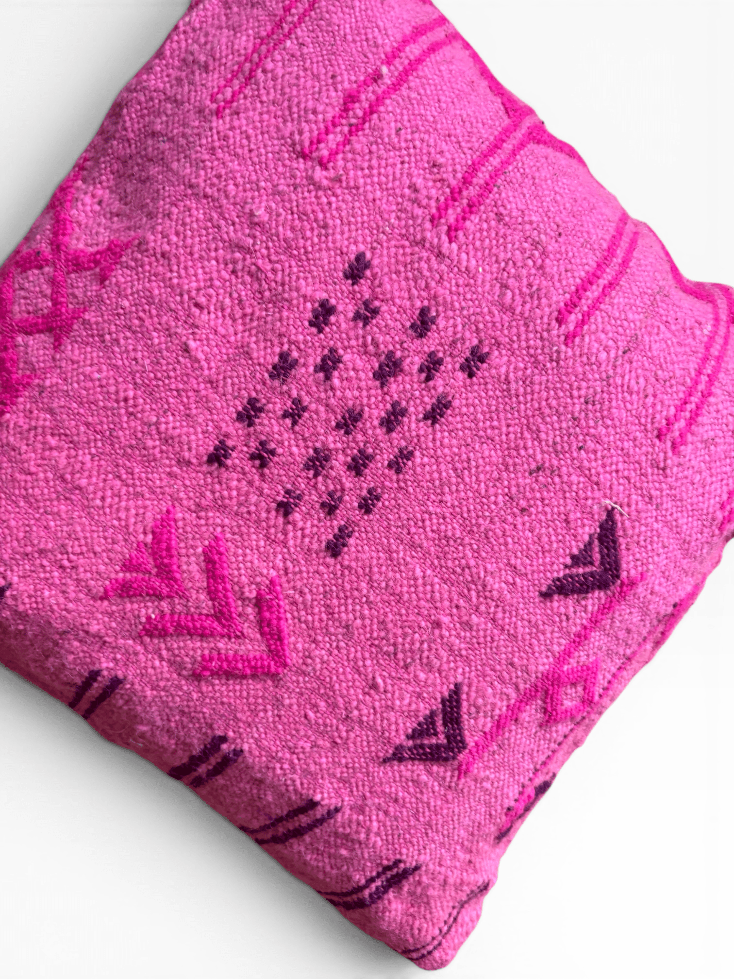 LEY! Kissen – Colorful Line Pink Edition, 50 x 50, mit violettem geometrischem Muster und Punkten auf weißem Hintergrund.