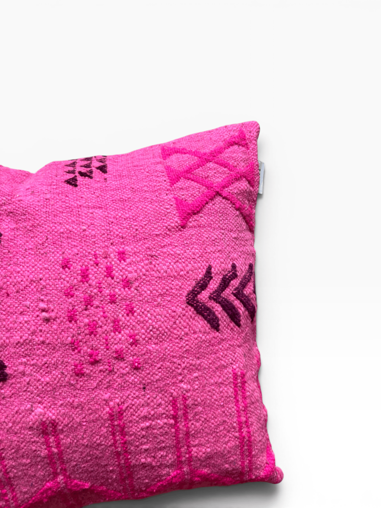 LEY! Kissen – Colorful Line Pink Edition, 50 x 50 cm, Schurwolle, schwarzes geometrisches Muster, handgefertigt in Marrakesch.