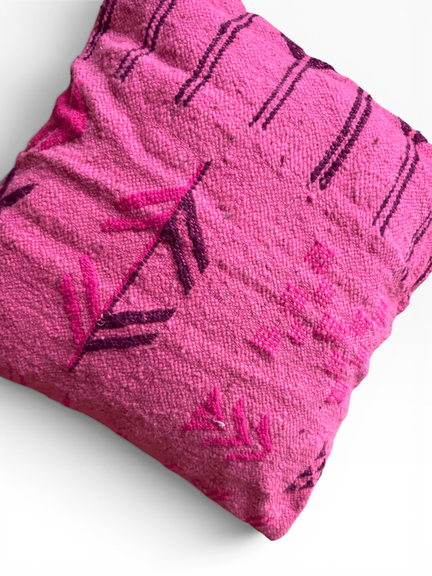 LEY! Kissen – Colorful Line Pink Edition 50 x 50 cm, strukturierter Stoff mit dunklen geometrischen Mustern von LEY!.