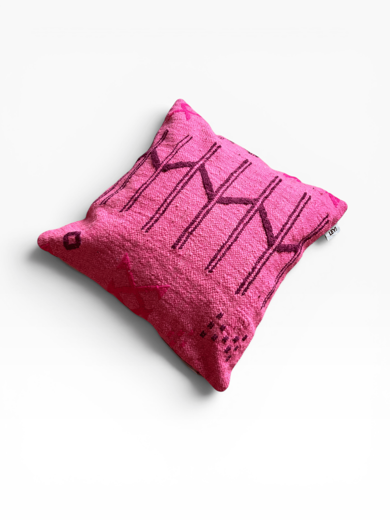 LEY! Kissen – Colorful Line – Pink Edition, 50 x 50, mit auffälligen geometrischen Mustern auf leuchtendem Pink von LEY!.