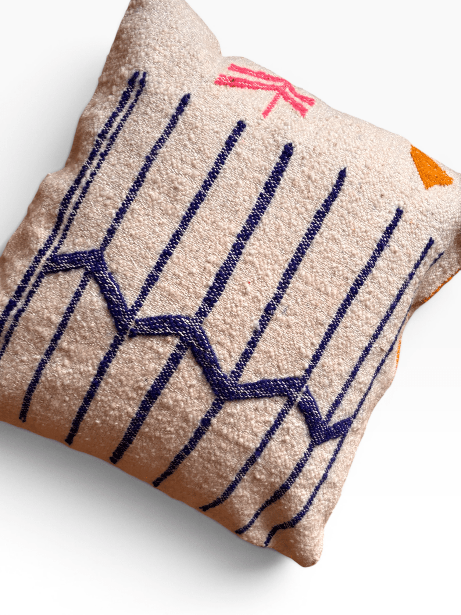 LEY! Kissen – Colorful Line 50 x 50, handgefertigt aus Schurwolle, bunt gemustert von LEY!.