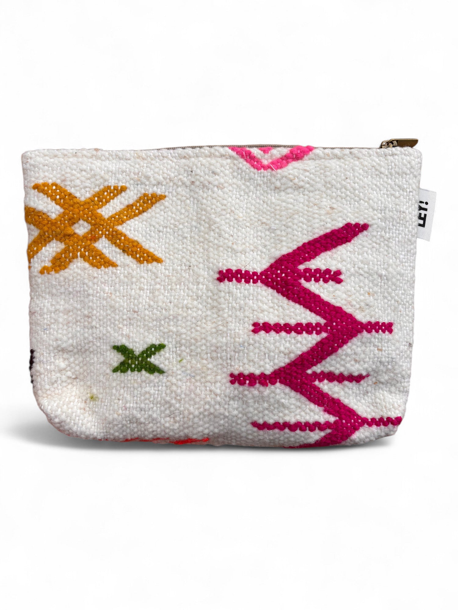 Die LEY! Tasche - Colorful Line - 20x30cm ist eine weiße Schurwolltasche mit Reißverschluss, die mit rosa, gelben und grünen geometrischen Mustern bestickt ist. Texturiert und handgefertigt-authentische Handarbeit Marrakesch.