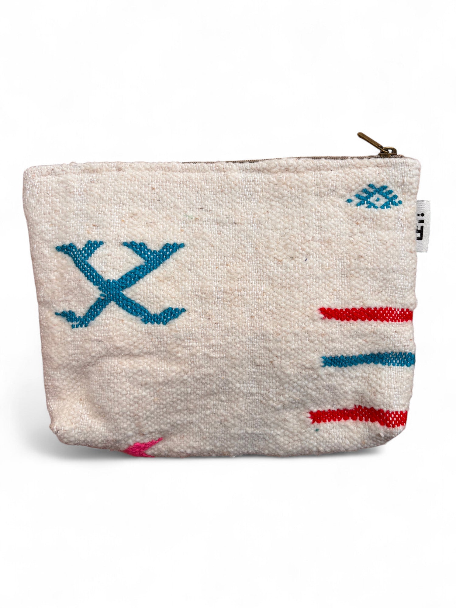 Die LEY! Tasche - Colorful Line - 20x30cm ist eine kleine, strukturierte cremefarbene Schurwolle-Tasche mit einem Reißverschluss an der Oberseite und leuchtend blauen, roten und rosa gestickten geometrischen Mustern - ein einzigartiges handgemachtes Marrakesch-Accessoire für jeden Stil.
