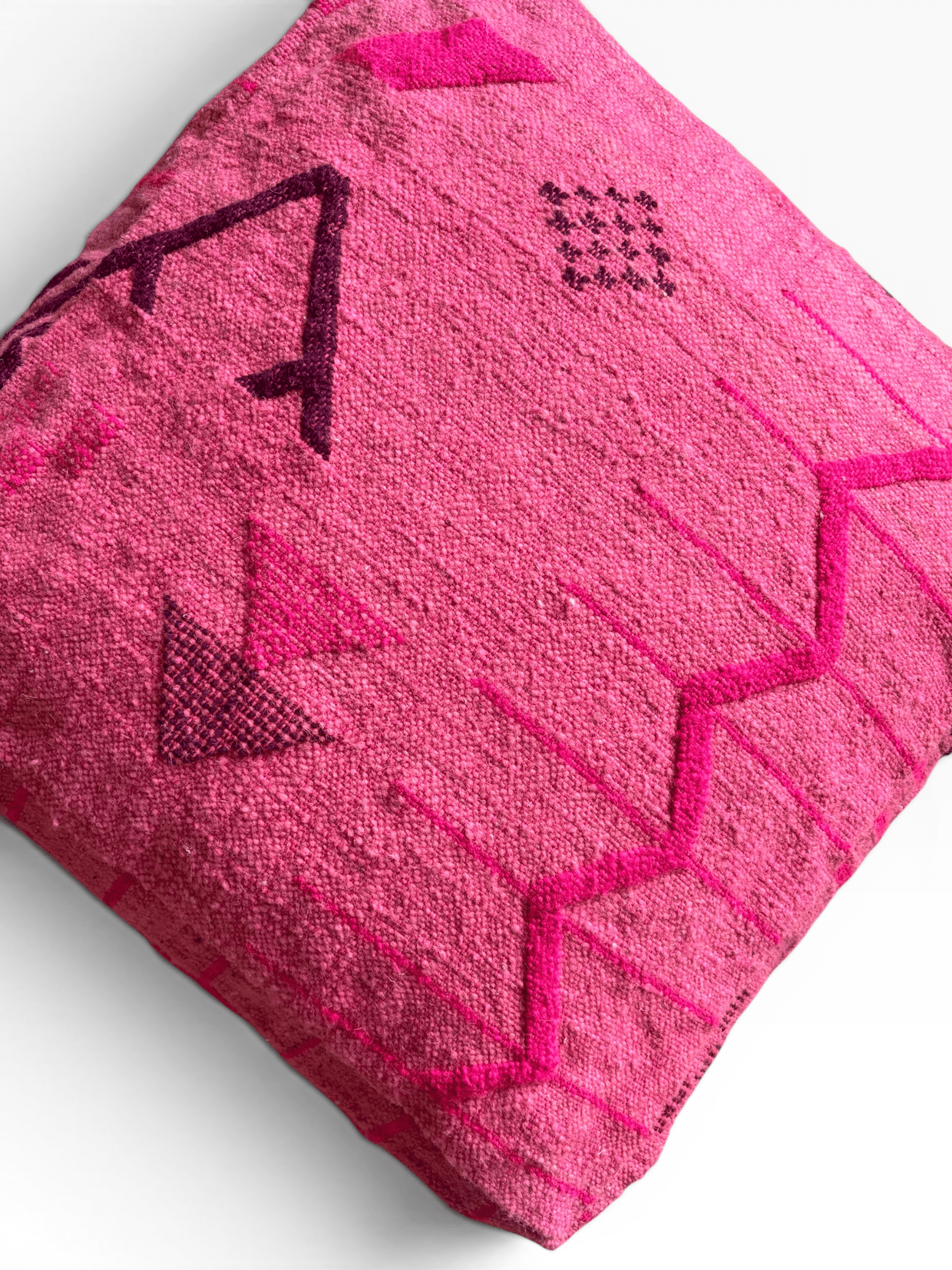 LEY! Bodenkissen – Colorful Line – Pink Edition, quadratisch mit rosa geometrischen Mustern, abgebildet auf weißem Hintergrund.