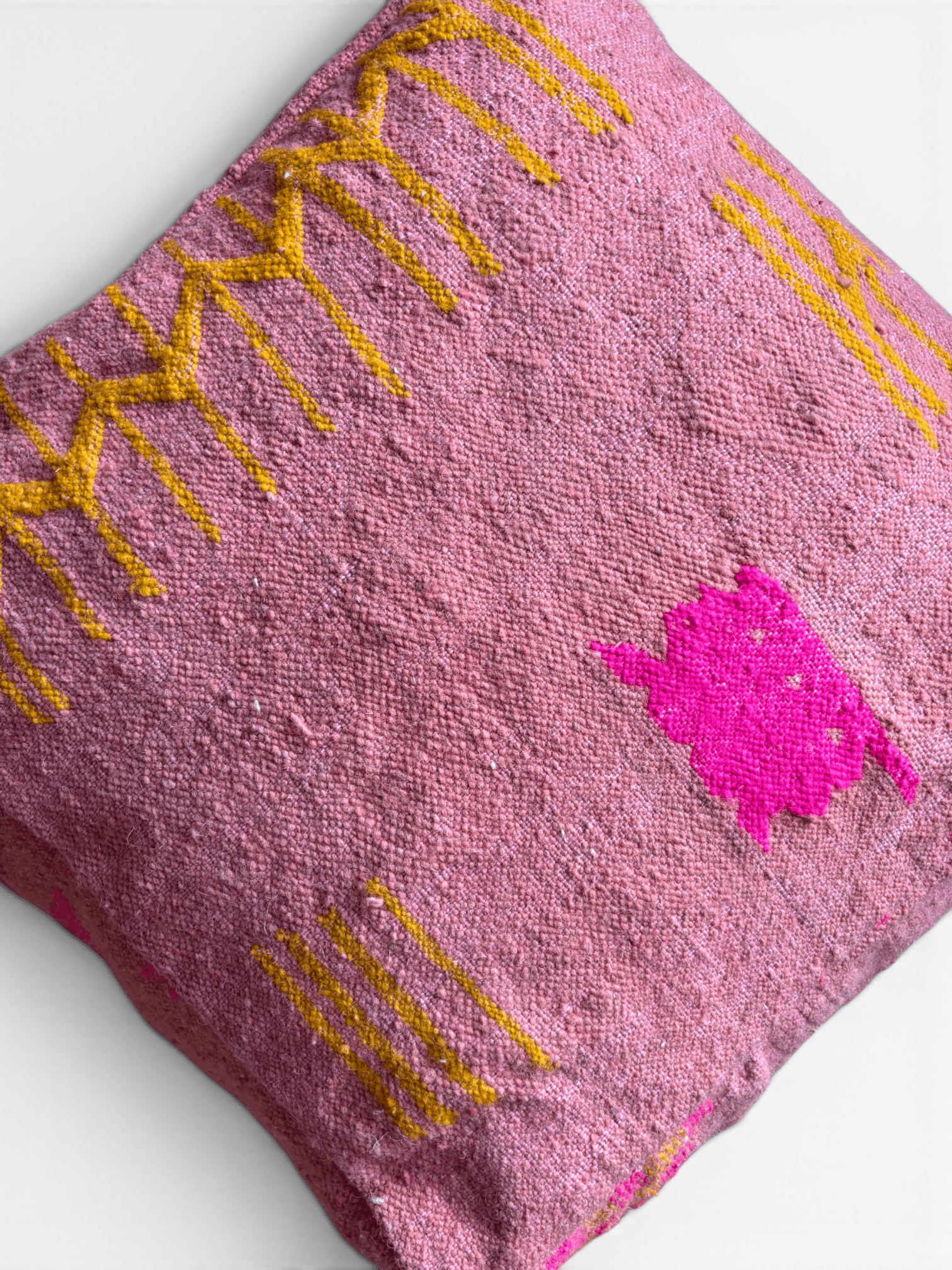 LEY! Bodenkissen – Colorful Line – Terra VII: Gewebtes Kissen in Terrakotta mit geometrischen Mustern, aus weicher Wolle.