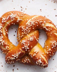 Die „LEY! Wiesn Edition Servusi“-Kappe in Blau ist eine stilvolle Wahl, um deinen Fest-Look abzurunden.