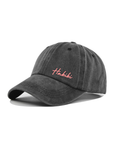 Die LEY! „Habibi“-Kappe in Rosa verfügt über eine rosa Stickerei, einen Vintage-Wasch-Look und einen verstellbaren Verschluss.