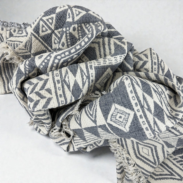 CALMA Musselin Decke - Grau-Weiß- 1,50 x 2,40 m