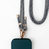 Eine Nahaufnahme einer grünen Handytasche mit der LEY! Handykette - Schwarz-weiß, mit goldenen Verschlüssen und Kappen, dargestellt auf einer weißen Oberfläche.