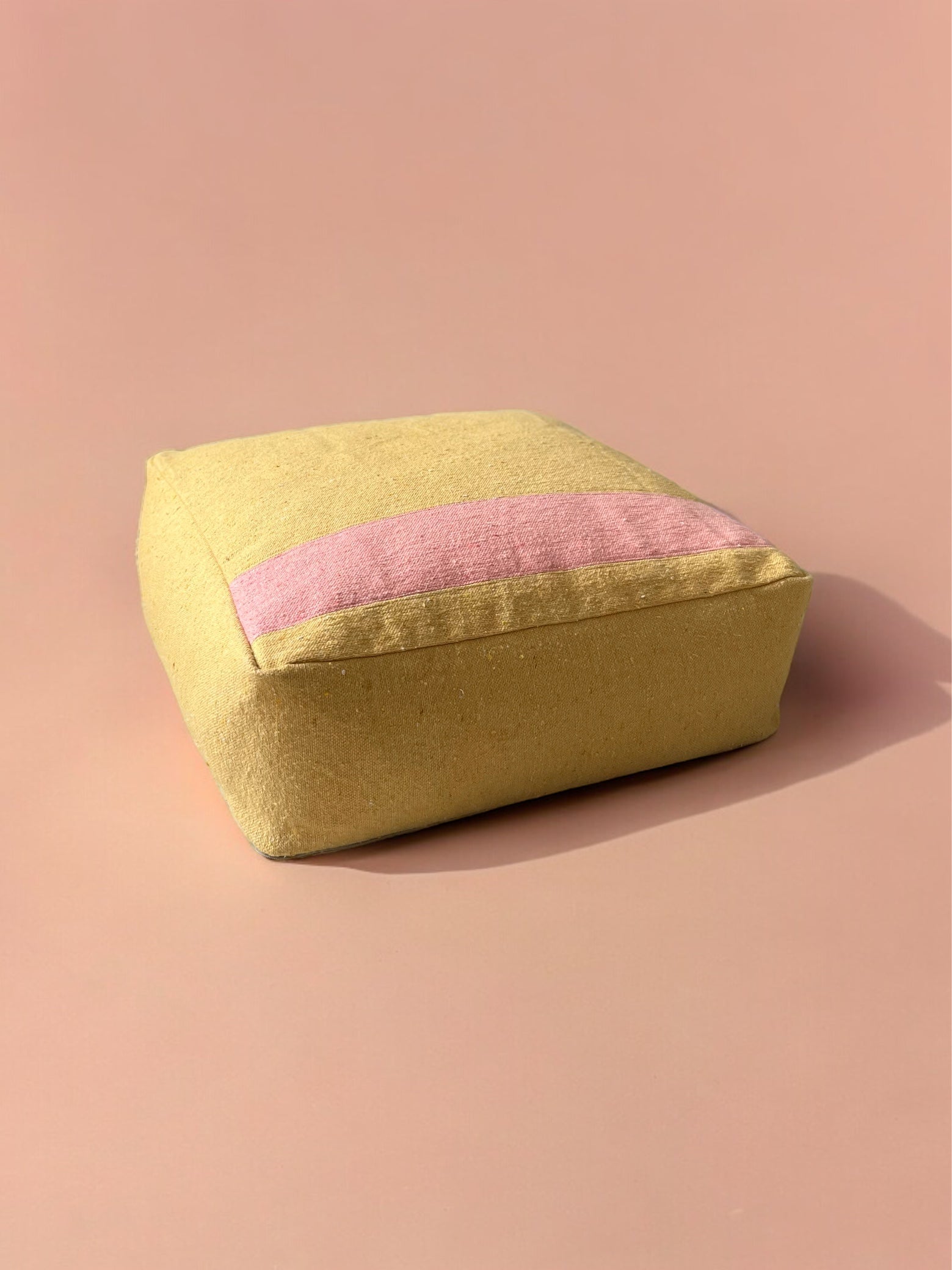 bodenkissen aus baumwolle in frischen farben von ley aus muenchen 