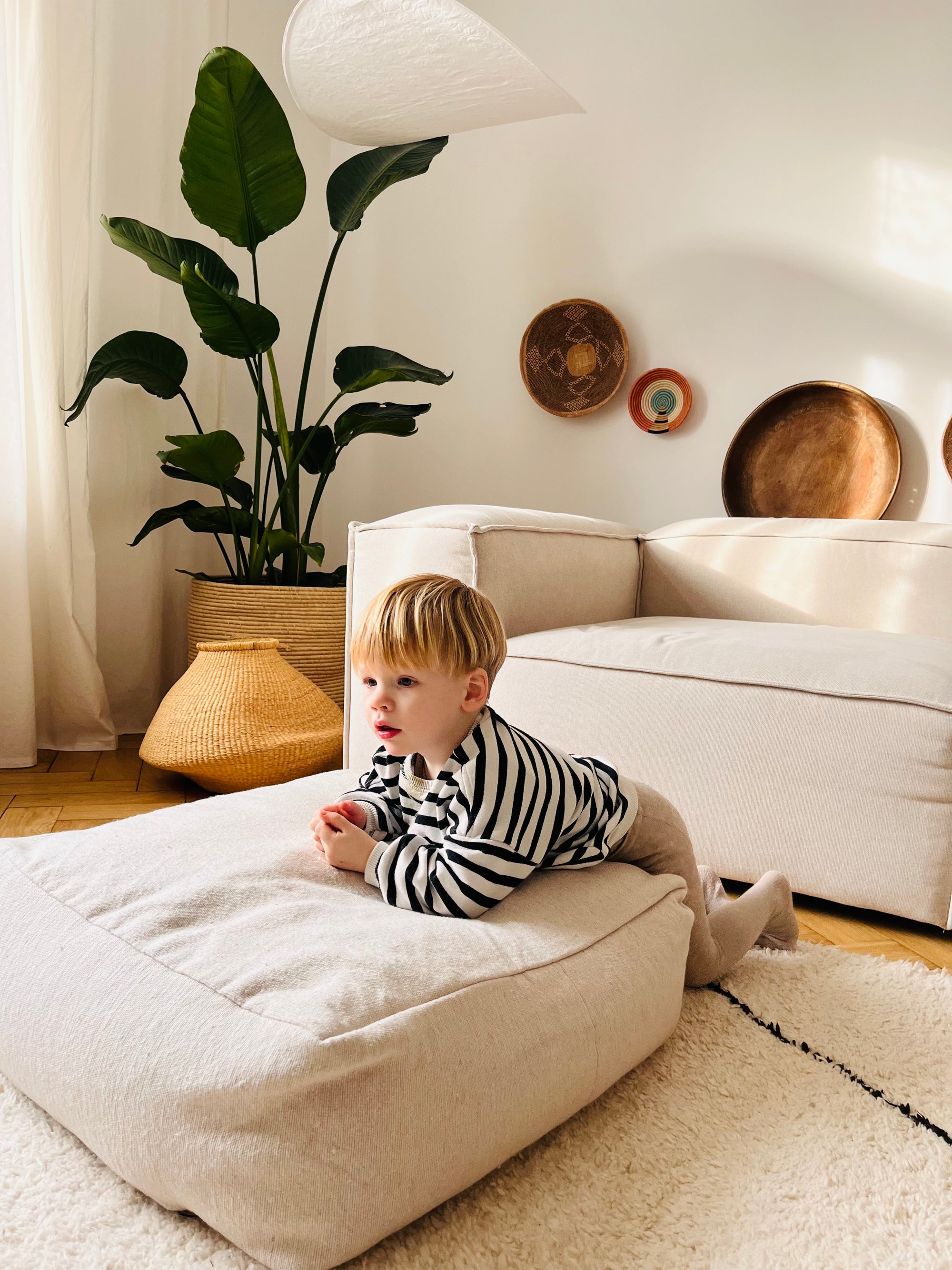 Bodenkissen aus Wolle und Baumwolle für das Wohnzimmer oder das Kinderzimmer von ley aus muenchen